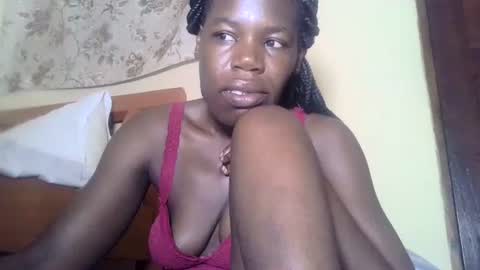 Snapshot of blacksexygal chatting on 03/11/25, 04:43 SARAH online show from 03/11/25, 04:43