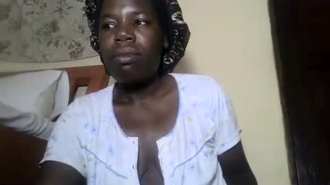 Snapshot of blacksexygal chatting on 03/11/25, 08:42 SARAH online show from 03/11/25, 08:42