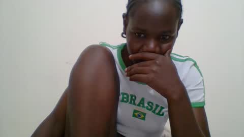 Snapshot of blacksexygal chatting on 09/15/25, 04:18 SARAH online show from 09/15/25, 04:18