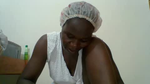 Snapshot of blacksexygal chatting on 10/28/25, 08:29 SARAH online show from 10/28/25, 08:29