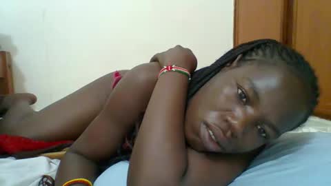 Snapshot of blacksexygal chatting on 10/29/25, 09:38 SARAH online show from 10/29/25, 09:38