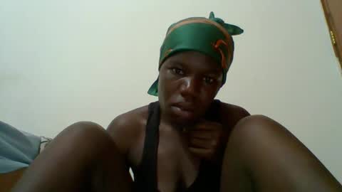 Snapshot of blacksexygal chatting on 10/31/25, 12:22 SARAH online show from 10/31/25, 12:22