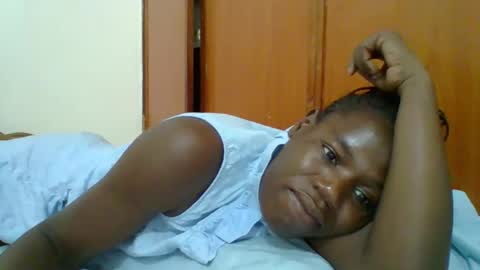 Snapshot of blacksexygal chatting on 11/12/25, 03:23 SARAH online show from 11/12/25, 03:23