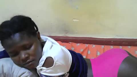 Snapshot of blackslim_girl2 chatting on 10/27/25, 12:26 blackslim_girl2 online show from 10/27/25, 12:26