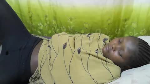 Snapshot of blackslim_girl2 chatting on 11/11/25, 03:39 blackslim_girl2 online show from 11/11/25, 03:39