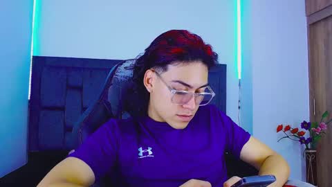 Snapshot of blade_sensual chatting on 10/17/25, 04:15 blade_sensual online show from 10/17/25, 04:15
