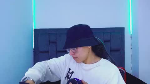 Snapshot of blade_sensual chatting on 10/19/25, 08:26 blade_sensual online show from 10/19/25, 08:26