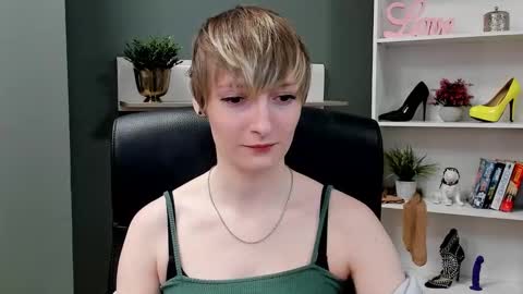 Snapshot of blair_erotic chatting on 09/17/25, 06:48 Blair online show from 09/17/25, 06:48