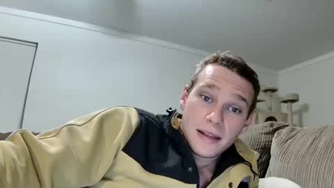 Snapshot of blakeandskylar chatting on 01/22/25, 11:10 BlakeAndSkylar online show from 01/22/25, 11:10