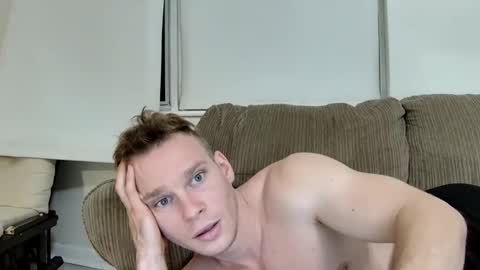 Snapshot of blakeandskylar chatting on 02/08/25, 01:00 BlakeAndSkylar online show from 02/08/25, 01:00