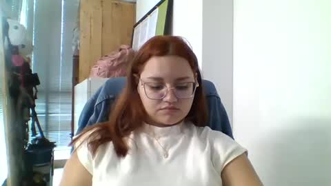 Snapshot of blanquita102530 chatting on 10/06/25, 02:58 Lary online show from 10/06/25, 02:58