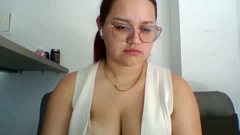 Snapshot of blanquita102530 chatting on 11/07/25, 03:23 Lary online show from 11/07/25, 03:23
