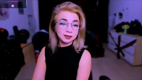 Nicole online show from 10/23/25, 08:35