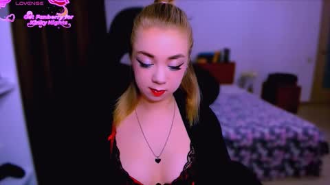 Nicole online show from 11/22/25, 12:31