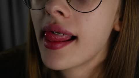  LiLy online show from 11/11/25, 03:12