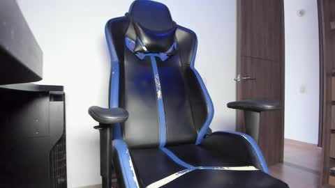 Snapshot of blkdick_men chatting on 02/13/25, 06:48 ALEX online show from 02/13/25, 06:48