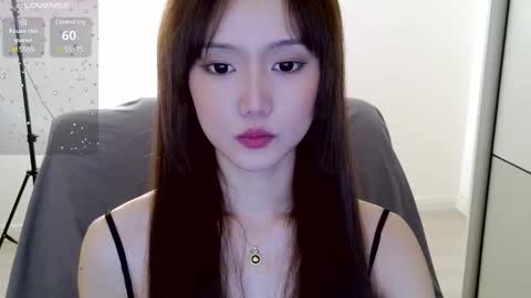 Snapshot of blon_kater chatting on 12/17/24, 06:24 YoYo online show from 12/17/24, 06:24