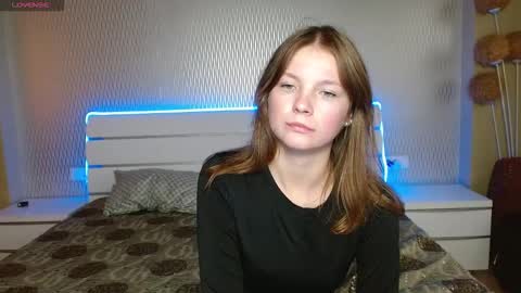 Snapshot of blonda_shy chatting on 10/10/25, 02:49 Sophie online show from 10/10/25, 02:49