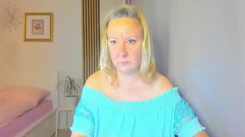 Snapshot of blonde_angel20 chatting on 01/06/25, 07:13 Nicole online show from 01/06/25, 07:13