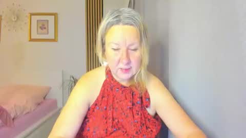 Snapshot of blonde_angel20 chatting on 01/08/25, 05:16 Nicole online show from 01/08/25, 05:16