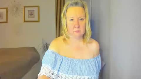 Snapshot of blonde_angel20 chatting on 01/22/25, 05:28 Nicole online show from 01/22/25, 05:28