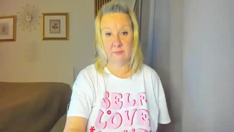 Snapshot of blonde_angel20 chatting on 01/28/25, 05:14 Nicole online show from 01/28/25, 05:14