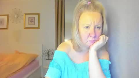 Snapshot of blonde_angel20 chatting on 02/04/25, 05:23 Nicole online show from 02/04/25, 05:23