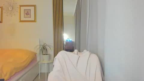 Snapshot of blonde_angel20 chatting on 02/05/25, 04:58 Nicole online show from 02/05/25, 04:58