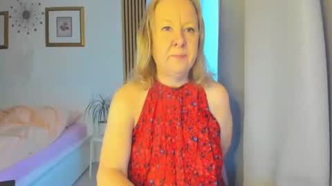 Snapshot of blonde_angel20 chatting on 02/09/25, 05:50 Nicole online show from 02/09/25, 05:50