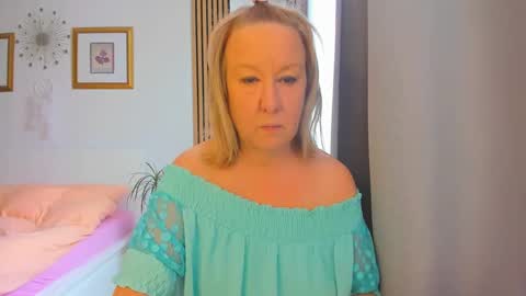 Snapshot of blonde_angel20 chatting on 02/13/25, 08:06 Nicole online show from 02/13/25, 08:06