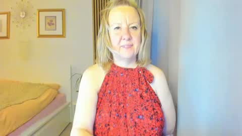 Snapshot of blonde_angel20 chatting on 02/20/25, 05:51 Nicole online show from 02/20/25, 05:51