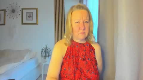 Snapshot of blonde_angel20 chatting on 03/10/25, 04:14 Nicole online show from 03/10/25, 04:14