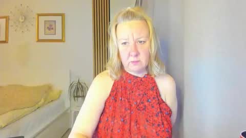 Snapshot of blonde_angel20 chatting on 03/10/25, 07:18 Nicole online show from 03/10/25, 07:18