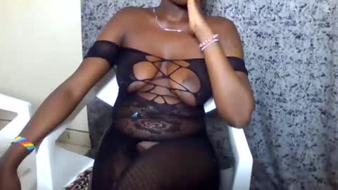 Snapshot of blonde_barby chatting on 10/14/25, 10:43 blonde_barby online show from 10/14/25, 10:43