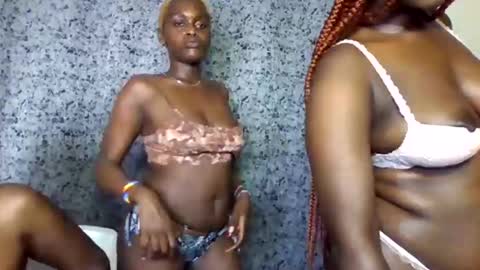 Snapshot of blonde_barby chatting on 10/16/25, 06:31 blonde_barby online show from 10/16/25, 06:31