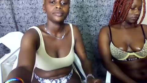 Snapshot of blonde_barby chatting on 10/17/25, 11:13 blonde_barby online show from 10/17/25, 11:13