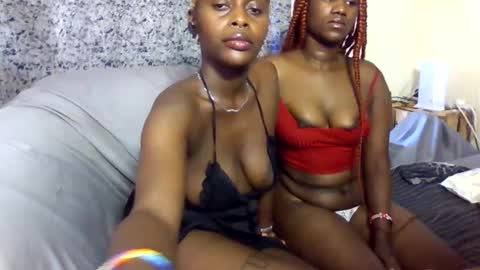 Snapshot of blonde_barby chatting on 10/29/25, 05:42 blonde_barby online show from 10/29/25, 05:42