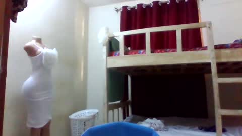 Snapshot of blonde_barby chatting on 11/19/25, 05:40 blonde_barby online show from 11/19/25, 05:40