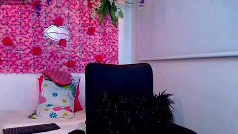 Snapshot of blonde_squirt_ chatting on 01/21/25, 02:00 blonde_squirt_ online show from 01/21/25, 02:00