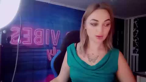 Snapshot of blonde_temptation chatting on 09/19/25, 07:43 Meryem online show from 09/19/25, 07:43