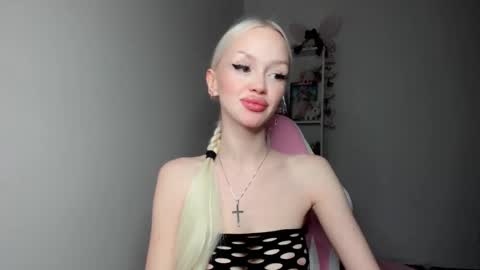 Snapshot of blondesoulmate chatting on 02/27/25, 10:42 Elisa online show from 02/27/25, 10:42