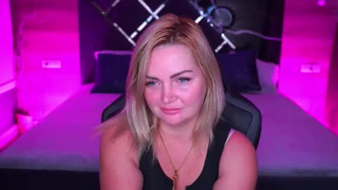 Snapshot of blondeviva chatting on 10/02/25, 06:53 Blonde online show from 10/02/25, 06:53