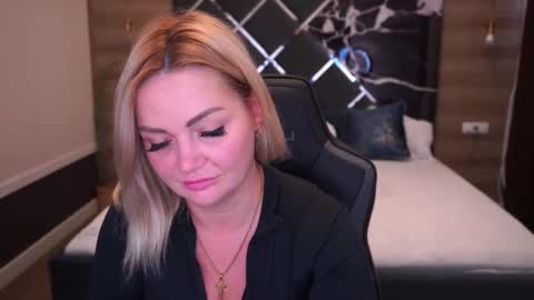 Snapshot of blondeviva chatting on 10/03/25, 06:43 Blonde online show from 10/03/25, 06:43