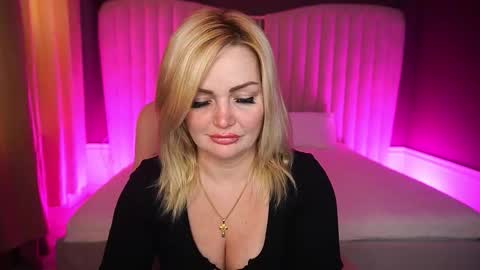 Snapshot of blondeviva chatting on 10/06/25, 07:06 Blonde online show from 10/06/25, 07:06