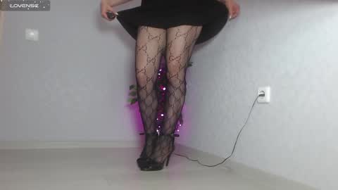 Snapshot of blondiana chatting on 12/05/24, 12:11 Im Di. I smell naked even when Im dressed. online show from 12/05/24, 12:11