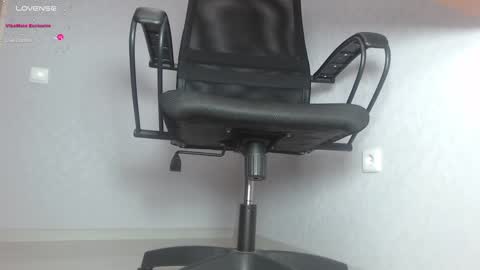 Snapshot of blondiana chatting on 01/29/25, 12:56 Im Di. I smell naked even when Im dressed. online show from 01/29/25, 12:56
