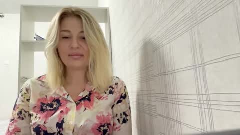 Snapshot of blondie_xoxoxo chatting on 09/23/25, 06:05 blondie_xoxoxo online show from 09/23/25, 06:05