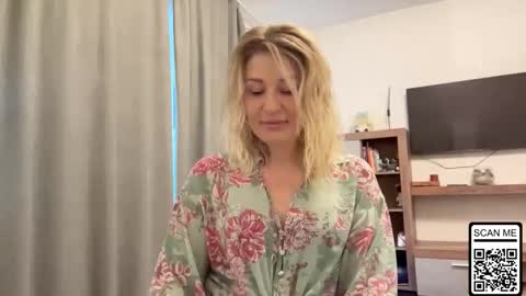 Snapshot of blondie_xoxoxo chatting on 10/05/25, 07:50 blondie_xoxoxo online show from 10/05/25, 07:50