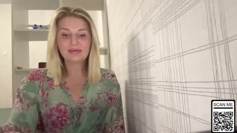 Snapshot of blondie_xoxoxo chatting on 10/31/25, 07:37 blondie_xoxoxo online show from 10/31/25, 07:37