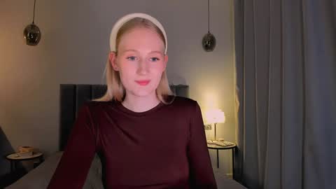 Snapshot of blondiemermaid chatting on 12/24/24, 08:38 Mia online show from 12/24/24, 08:38